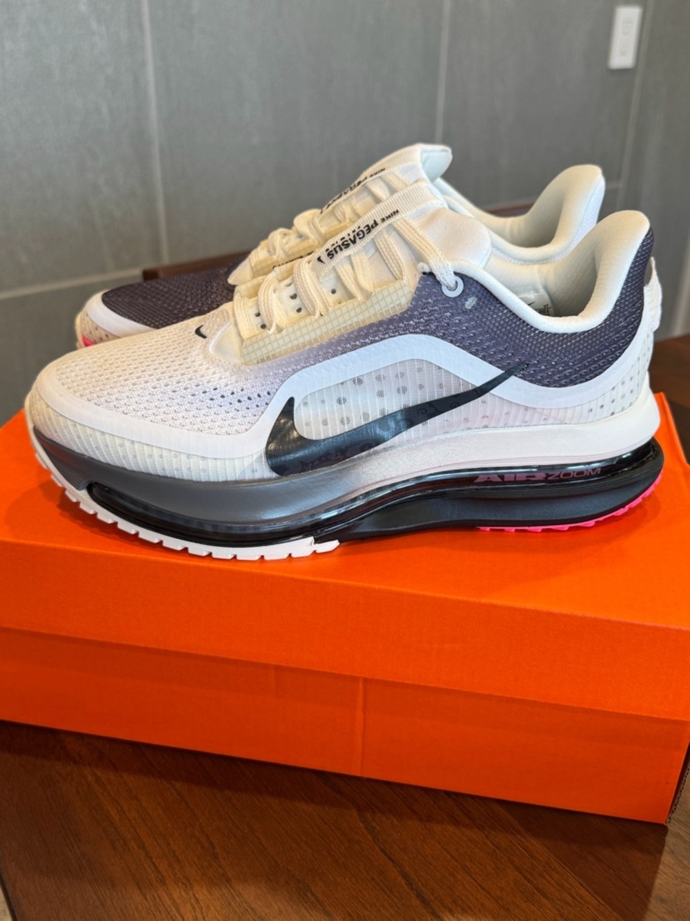 Women’s Pegasus Premium - Picture 4 of 5